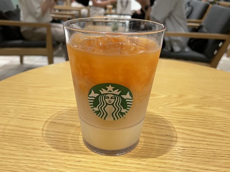 本日のスタバ１杯目は、コールドブリューコーヒーにしてみた(*^-^*) 朝から寝坊をしたけど、寝不足は解消したみたいだから色々楽しもうかな( ・∇・)