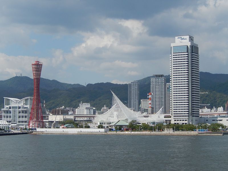 神戸国際会館から見渡す三宮界隈 - こべるん