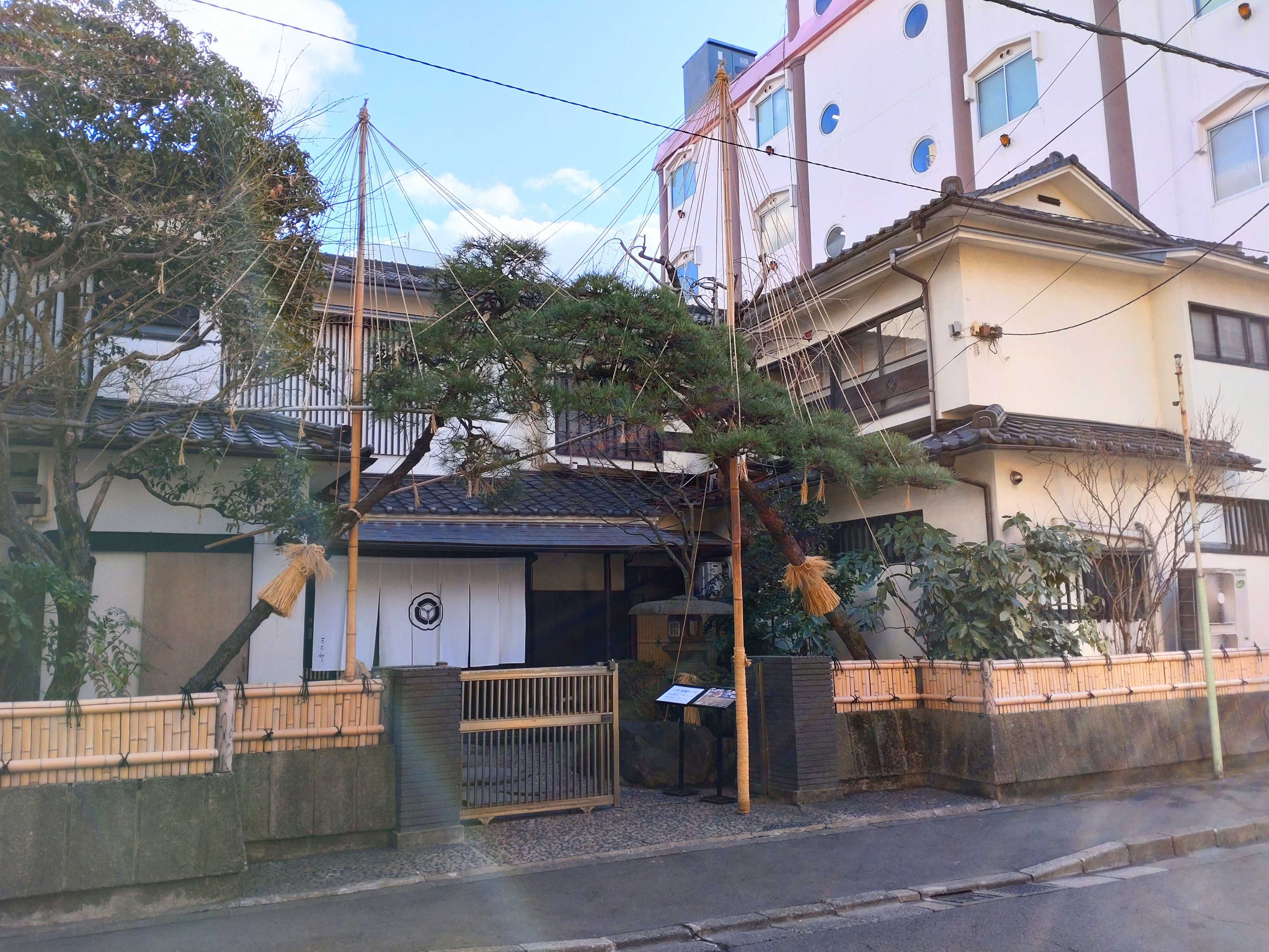 立町（本櫓丁）藩政時代は藩士の屋敷町。明治維新後に花柳界の街。 – 古今東西舎