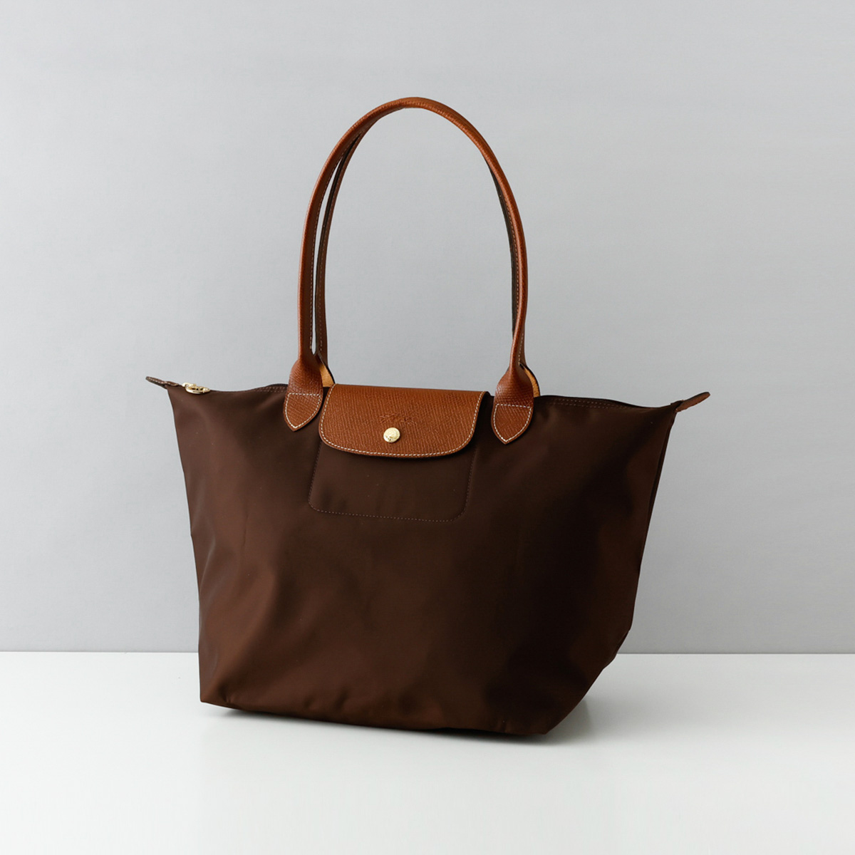 一泊旅行にも便利！LONGCHAMP（ロンシャン）の定番バッグ ル プリアージュの多機能トートバッグの使い方 -