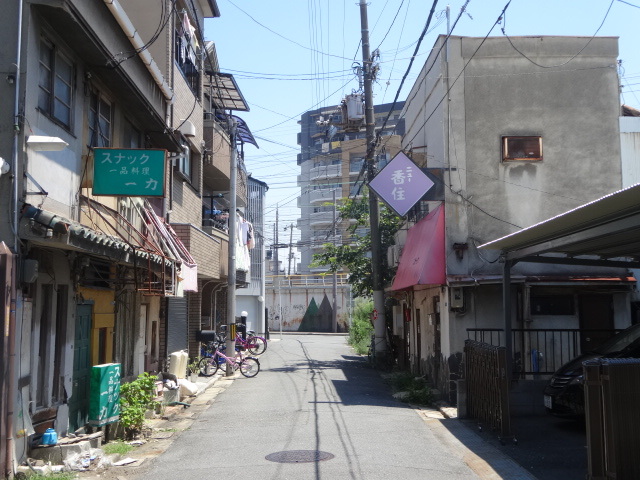 1年ぶりの滝井新地辺り、ひよこ🐥と廃スナックはしぶとく残ってた。滝井新地に🐈‍⬛るい猫まさかまさかの新店舗😄 #滝井新地 #滝井新地辺り #滝井駅