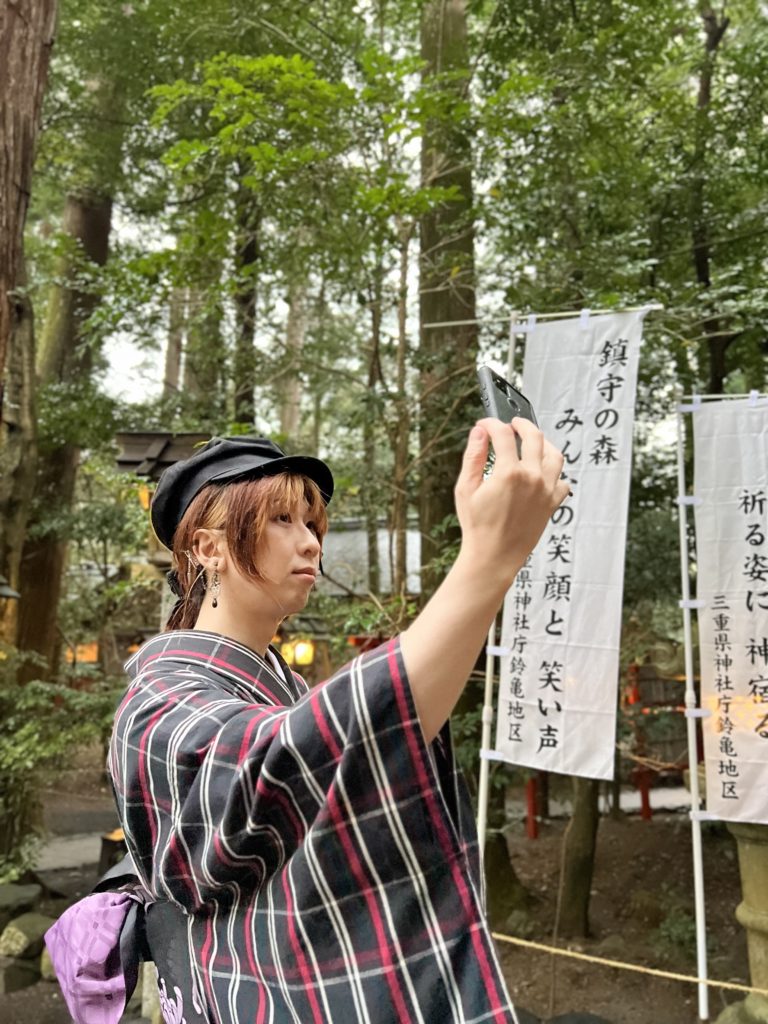 10月の三重へのお出かけから〜  近鉄特急で着いてアリスと合流して、カドショ行ったりのんびり、夜はハロウィンも近かったので、がうる・ぐらのコスでみんなが集まっているところへ♪