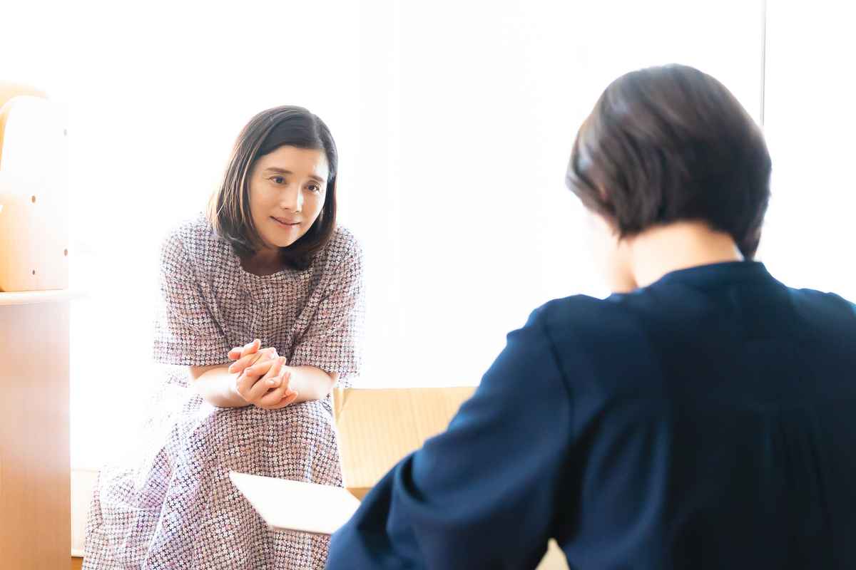 今週のファッションチェック：石田ゆり子が大人の花柄ワンピ 石原さとみはスポーティーに 真木よう子、高橋真麻も 後編 -