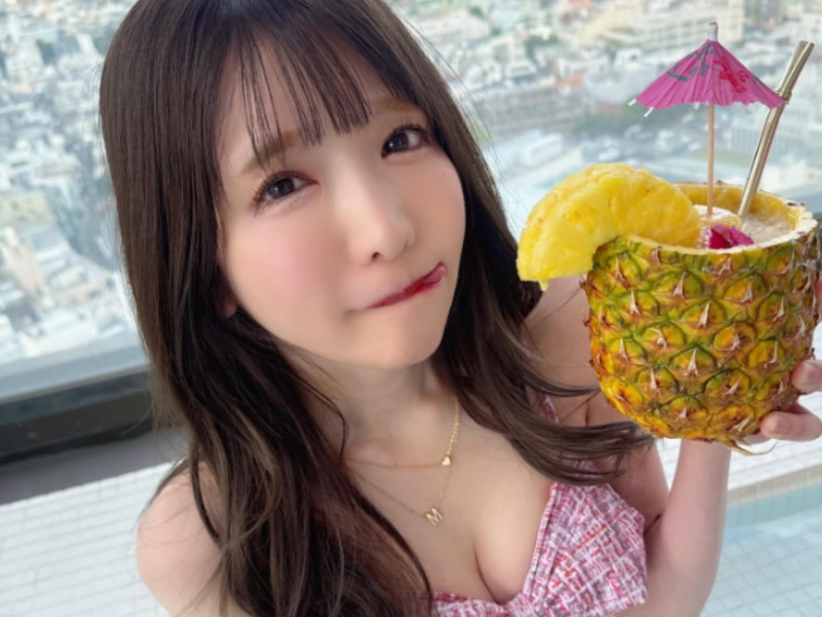 大食いロリアイドルもえのあずきが手ブラ全裸グラビアデビューw - エロチカ