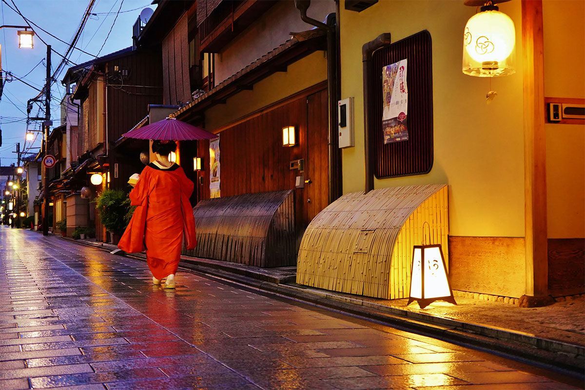 京都 雨の日にすること。地元スタッフがおすすめする梅雨や雨の日の楽しみ方。行きたい場所＆したいこと。～京都駅周辺から文化体験、茶道体験、和菓子作りまで～|  ケイズハウス