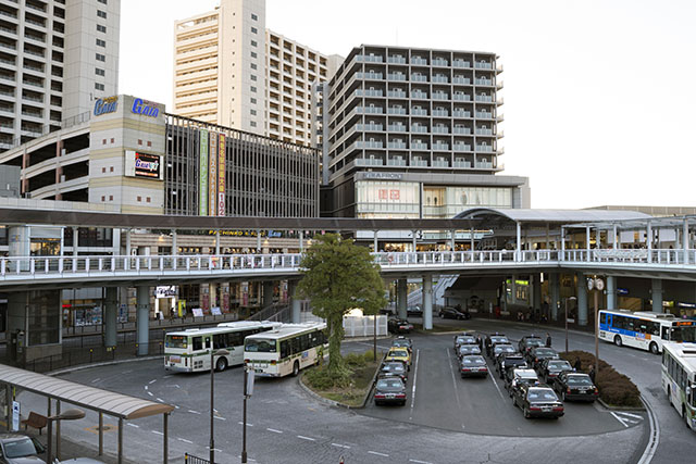 海老名駅東口ロータリー - 海老名の道路