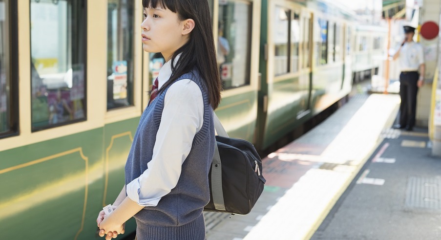 唖然】満員電車の乗客「無抵抗のスーツOLが痴漢されてる」ﾊﾟｼｬｯ!! ⇒ 動画がSNSで拡散されてしまう