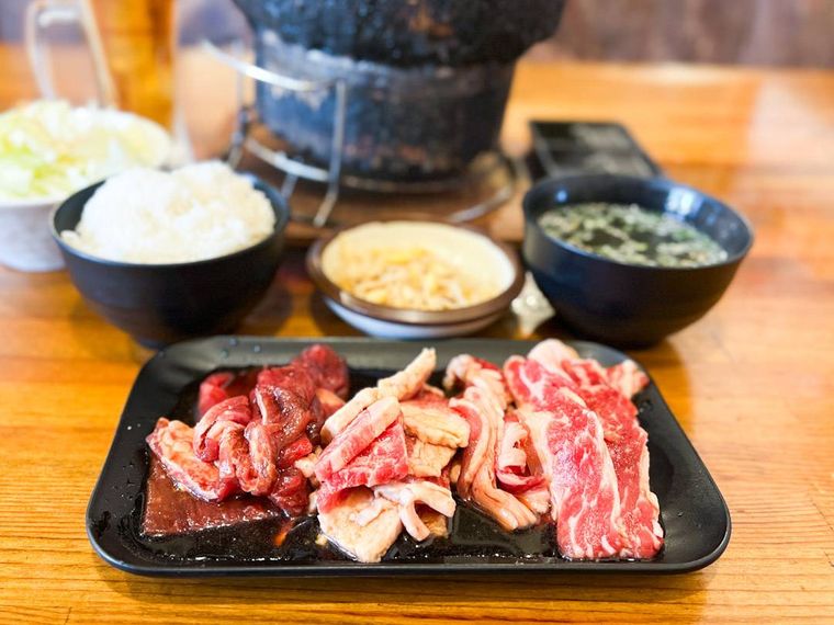 相模原市『七輪焼肉 安安（あんあん）淵野辺店』牛3種盛り定食＆メニュー写真 | Food News