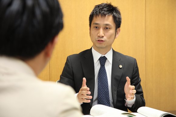 接見とは？｜弁護士が接見面会で聞くこと、やることとは？弁護士費用も解説 | 刑事事件弁護士Q＆A