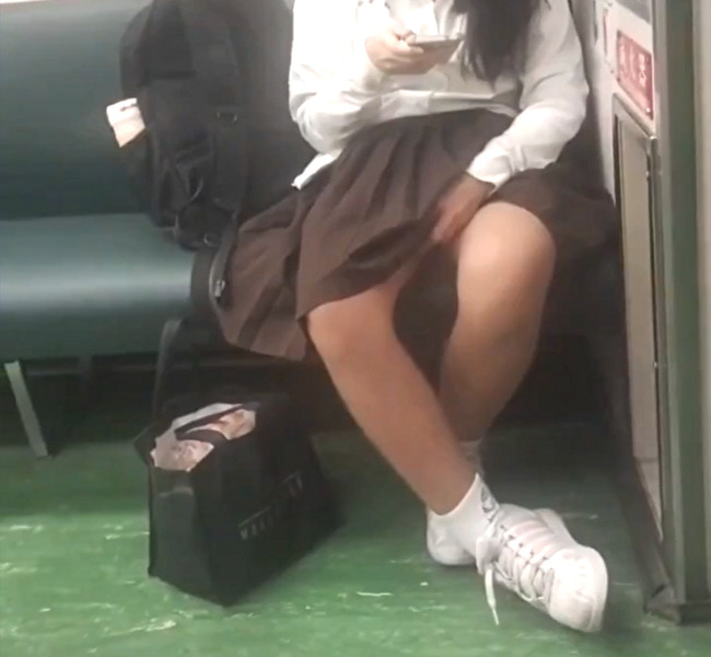 満員電車女子校生オナニー２ ～疼きだした指と欲求～ -