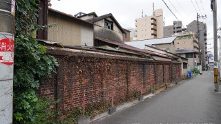 1年ぶりの滝井新地辺り、ひよこ🐥と廃スナックはしぶとく残ってた。滝井新地に🐈‍⬛るい猫まさかまさかの新店舗😄 #滝井新地 #滝井新地辺り #滝井駅