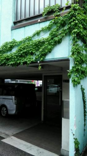 ミャンマー料理と和食の電車居酒屋が開店