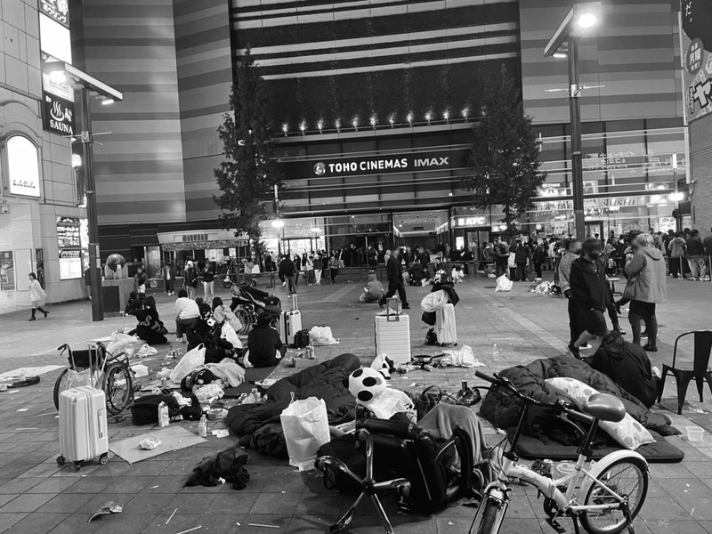 裏風俗・東京】神田の「立ちんぼ」に着いていったら、[監禁]された