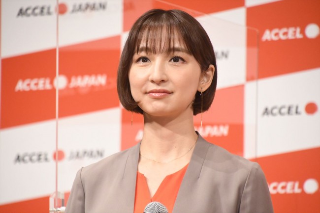 AKB48の時と体型変わらない」篠田麻里子、穴あき水着でスタイルの良さが丸わかりに: J-CAST ニュース