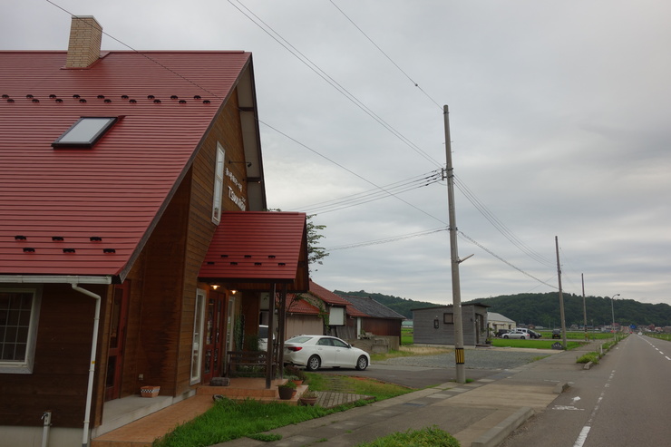 cafe＆雑貨 赤いやね］落ち着いた空間でコーヒーや自家製ケーキ、パンがいただけます。｜八頭町 | とっとりずむ