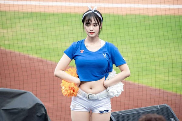 韓国プロ野球＞チアリーダーの情熱的なダンス | Joongang Ilbo