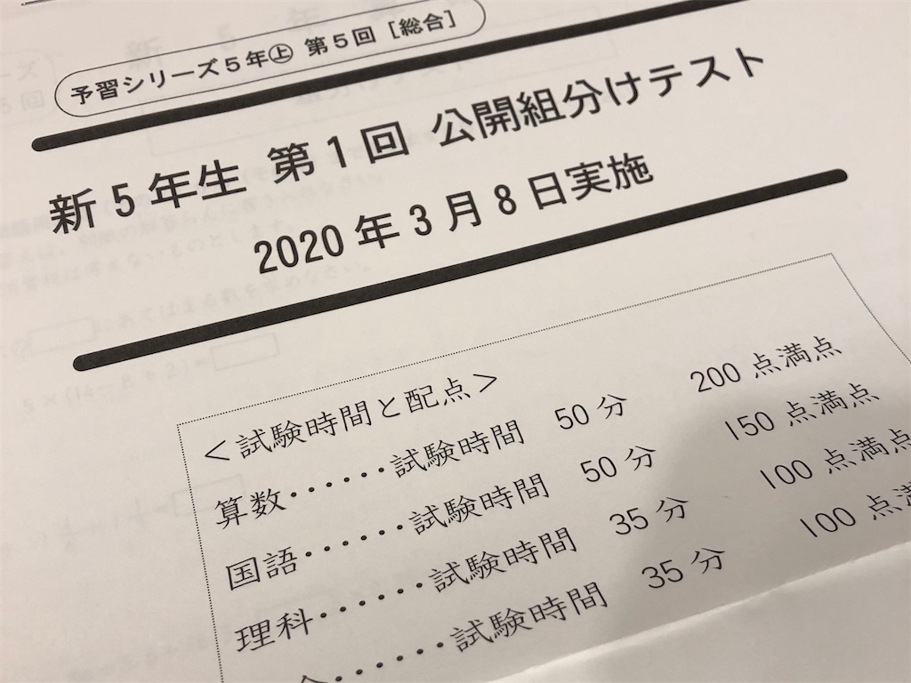 ガーターベルト姿におっぱい丸出しで誘惑してるセクシーな痴女がエロ過ぎ - おっぱいの楽園♪