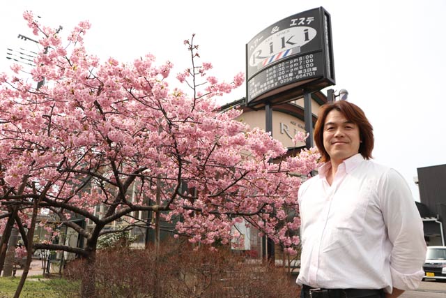 渋谷ハチ公前で待ち合わせ^_^ 桜🌸が咲いているけど曇ってるからあまり鮮やかなピンクに見えないのが残念😢