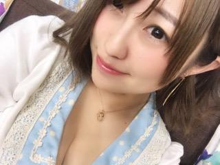 アイドルみたいな可愛い顔してエッチな超爆巨乳おっぱいを揉みながらオナニー配信ｗｗｗ【ライブチャット動画】 - オナニーライブチャット動画