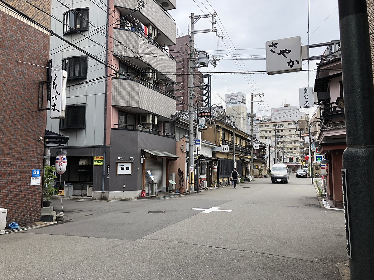 大阪府 飛田遊郭発祥の地 慰霊碑・慈母観音 [166985280]の写真素材