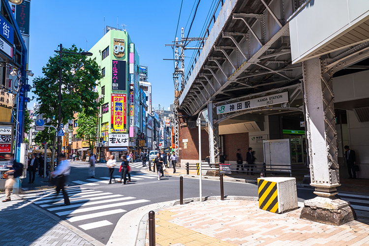 写真]《写真あり》立ちんぼで「1日15万円稼ぐ」ことが日課になった“19歳女性の特殊事情” | 文春オンライン