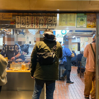 トリプルコンボの中華料理 鴻福餃子酒場 鶯谷店 |