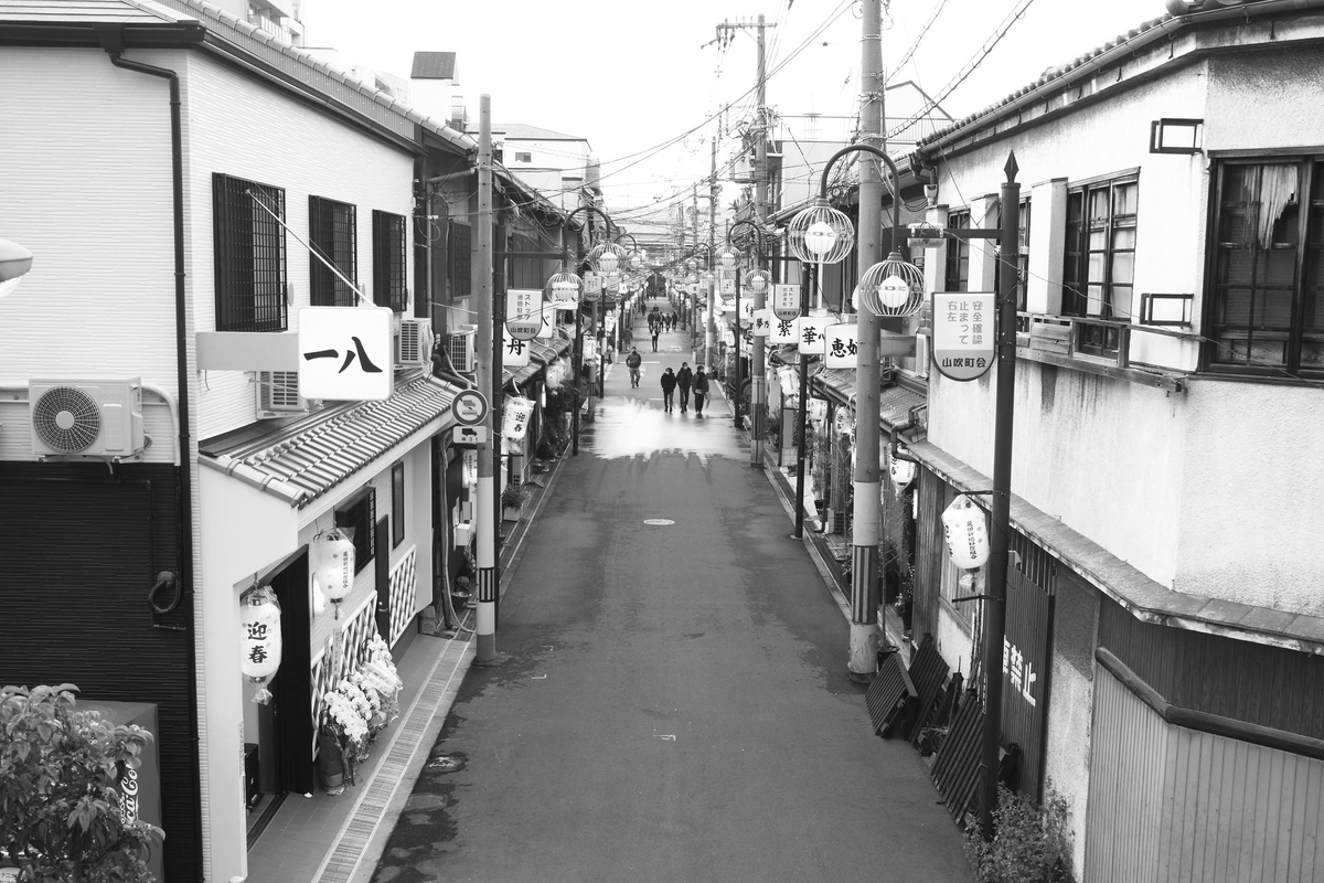 大阪・飛田新地 早朝撮影 今回は飛田会館にて、飛田の早朝と深夜の撮影、SNS・メディア関連への掲載許可をいただくことができました。 大変感謝です🥹