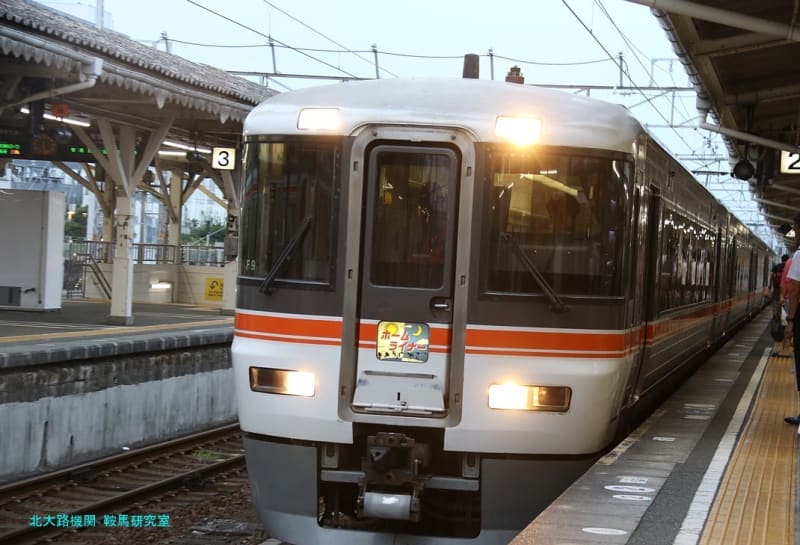 Feel Fine! : 沼津駅から始発ホームライナー浜松3号浜松行きに乗り換えましてヘヴン(^_^)v