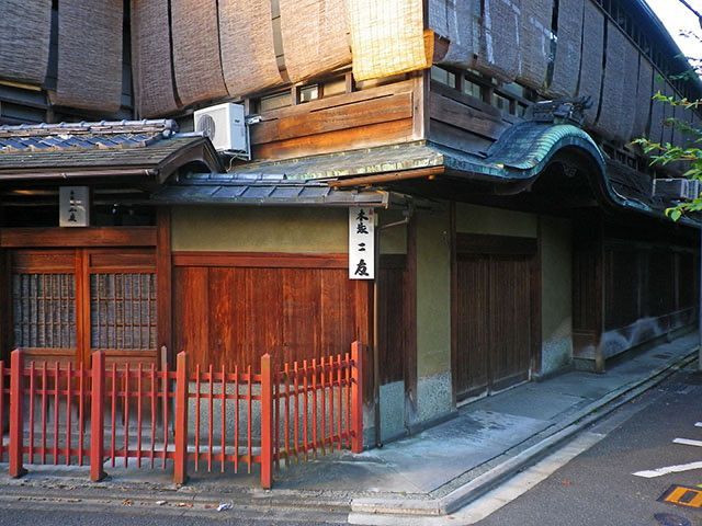 白さぎ荘 武雄温泉の元遊郭旅館「満州楼」に泊まってきた |