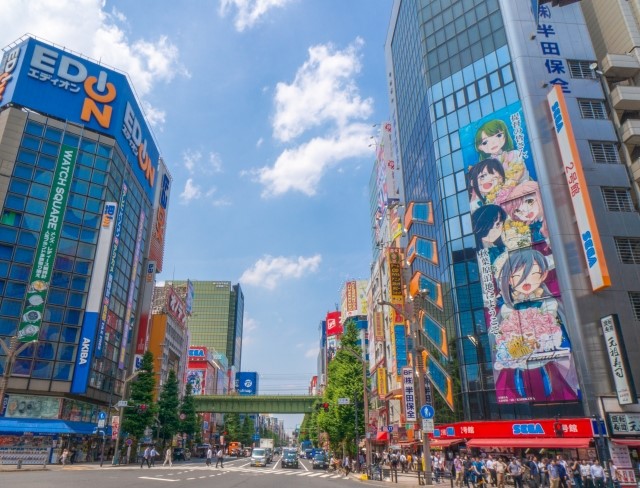 Maid Cafés in Akihabara!