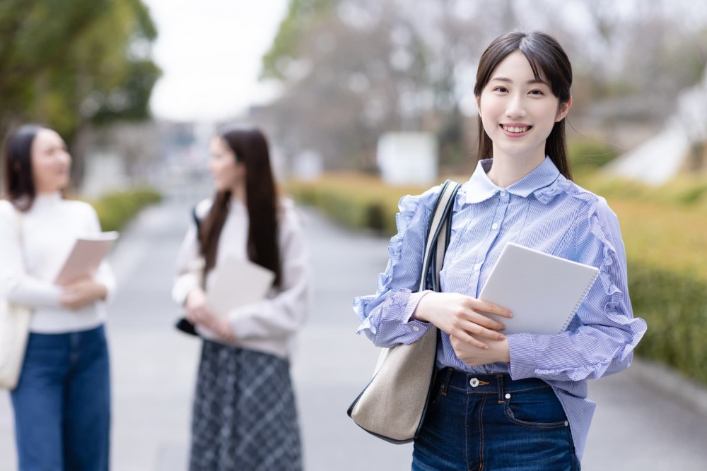 学生でもキャバ嬢になれる？大学生がキャバクラで働くメリットと注意点