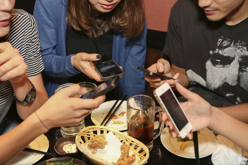 おばさんを○わせてどうするつもり？」若い男女で溢れ返る相席居酒屋で一人呑みしている熟女を狙い撃ちで口説いてお持ち帰り！寂しさと欲求不満が募った素人奥さんの乾いたカラダはよく濡れる！！VOL.17  | XCITYでエロ動画を根こそぎ体験しよう！